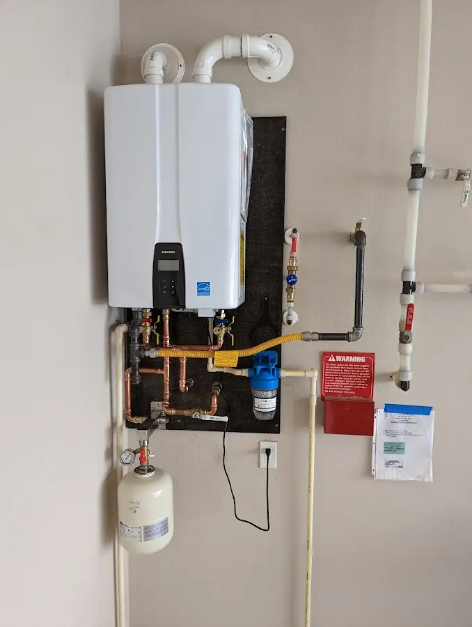 Professional plumber installing copper piping in a Hamburg home